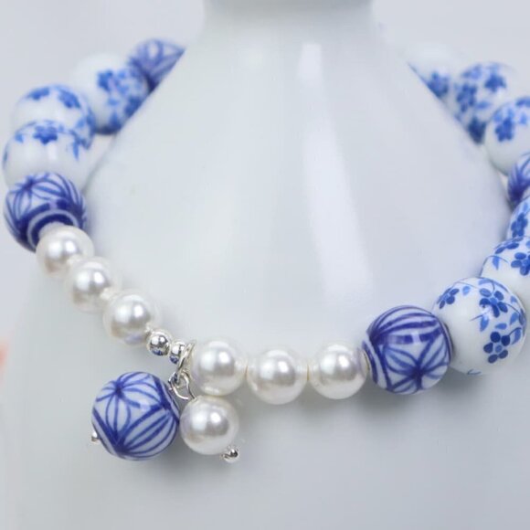 Elegant Hand-Drawing Ceramic Bead and Pearl Stretch Bracelet - Picture 2 of 9